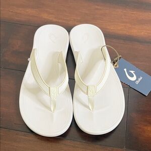 Olukai Women's Kapehe Rubber Sandals Flip Flops White/White size 10 NWT